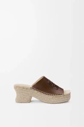 Sandália de plataforma tipo espadrilha «Petal» em pele de bezerro curtida vegetalmente