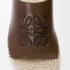 Sandália de plataforma tipo espadrilha «Petal» em pele de bezerro curtida vegetalmente Sandália de plataforma tipo espadrilha «Petal» em pele de bezerro curtida vegetalmente