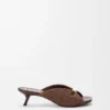 Sandália macia com pedra decorativa em tecido com efeito de ráfia Sandália macia com pedra decorativa em tecido com efeito de ráfia
