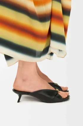 Sandália «Pebble Soft» em pele de borrego napa
