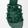 Sandália Petal Anagram em pele de bezerro com relevo de crocodilo Sandália Petal Anagram em pele de bezerro com relevo de crocodilo