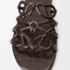 Sandália Petal Anagram em pele de bezerro com relevo de crocodilo Sandália Petal Anagram em pele de bezerro com relevo de crocodilo