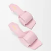 Sandália tipo «slide» em pele de borrego com efeito «origami» Sandália tipo «slide» em pele de borrego com efeito «origami»