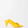 Sapatos de salto alto com aba traseira em estilo origami em pele de cordeiro Sapatos de salto alto com aba traseira em estilo origami em pele de cordeiro