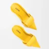 Sapatos de salto alto com aba traseira em estilo origami em pele de cordeiro Sapatos de salto alto com aba traseira em estilo origami em pele de cordeiro