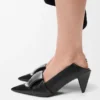 Sapatos de salto com aba em origami em pele de borrego Sapatos de salto com aba em origami em pele de borrego