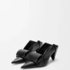 Sapatos de salto com aba em origami em pele de borrego Sapatos de salto com aba em origami em pele de borrego